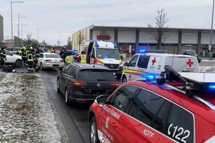 FF Neusiedl am See: Folgenschwerer Verkehrsunfall nach medizinischem Notfall