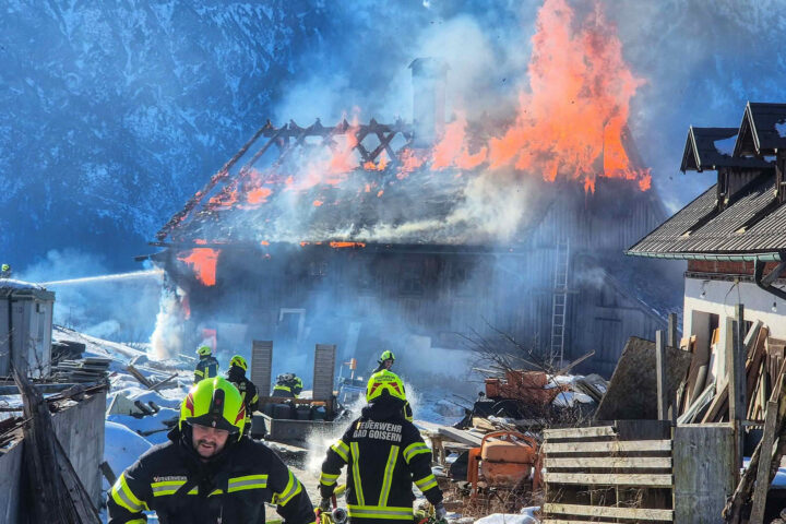 FF Bad Goisern: Großbrand hoch über dem Goiserertal