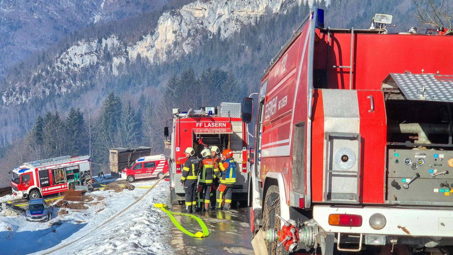 Großbrand hoch über dem Goiserertal