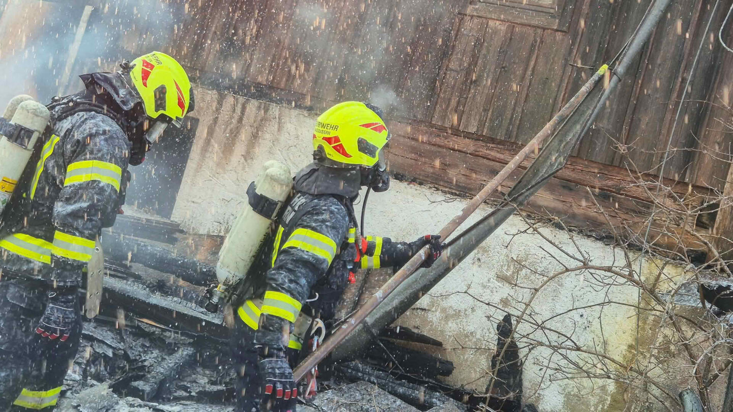 Großbrand hoch über dem Goiserertal