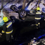 FF Krumbach: Fahrzeugbergung aus dem Tiefenbach