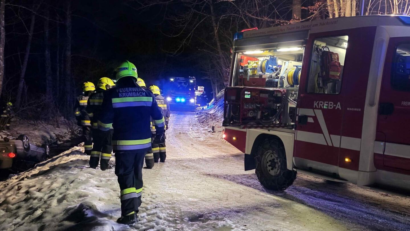 Fahrzeugbergung aus dem Tiefenbach