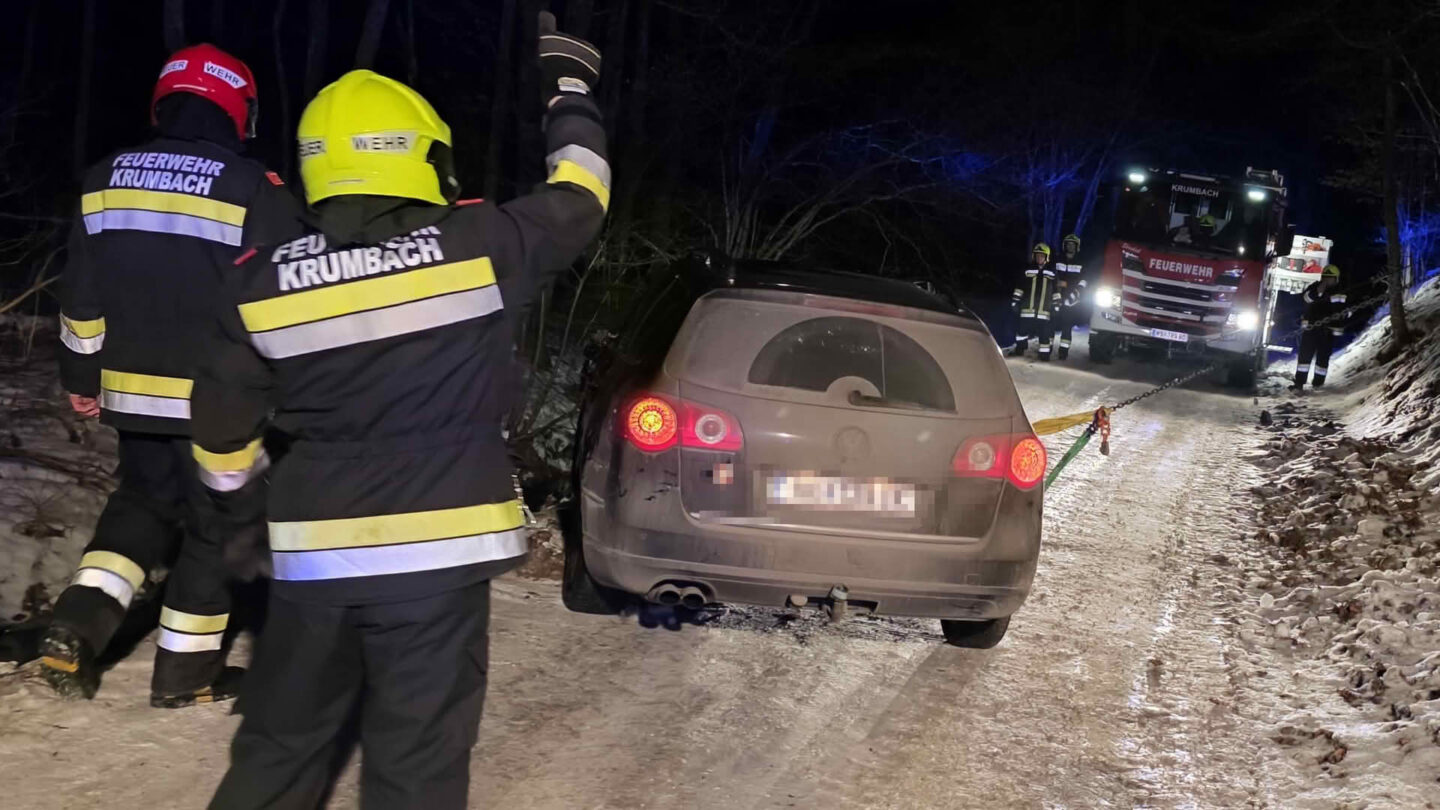 Fahrzeugbergung aus dem Tiefenbach
