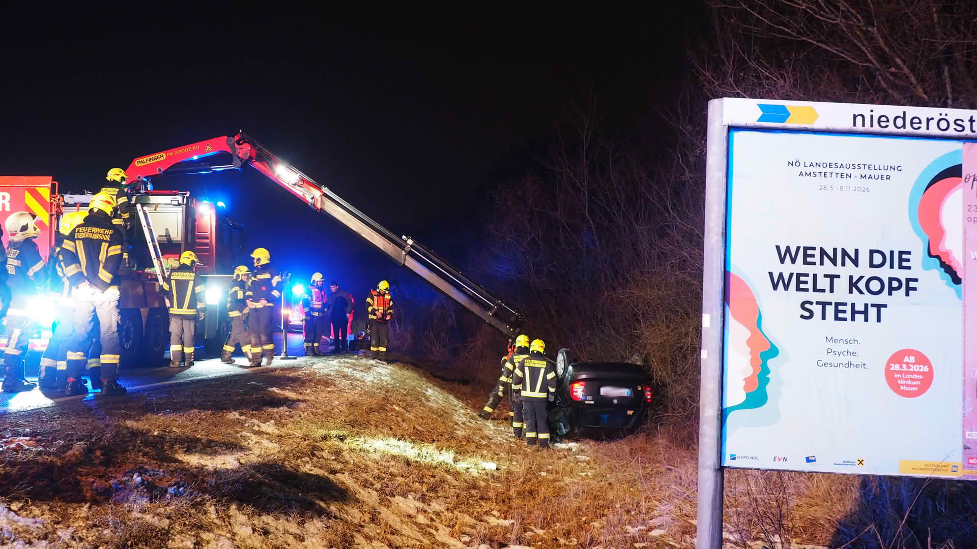 FF Biedermannsdorf: PKW schleuderte, überschlug sich in Straßengraben
