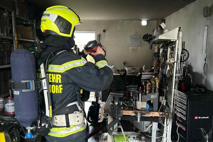 FF Leopoldsdorf: Rasches Eingreifen bei Garagenbrand verhindert Schlimmeres