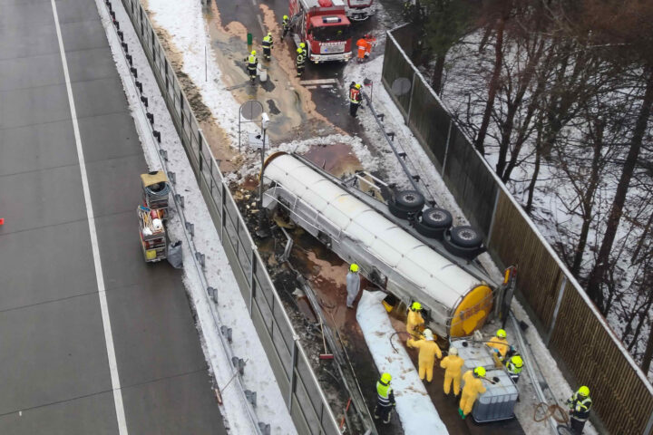 HFW Villach: LKW-Unfall auf der A2 Südautobahn bei Wernberg