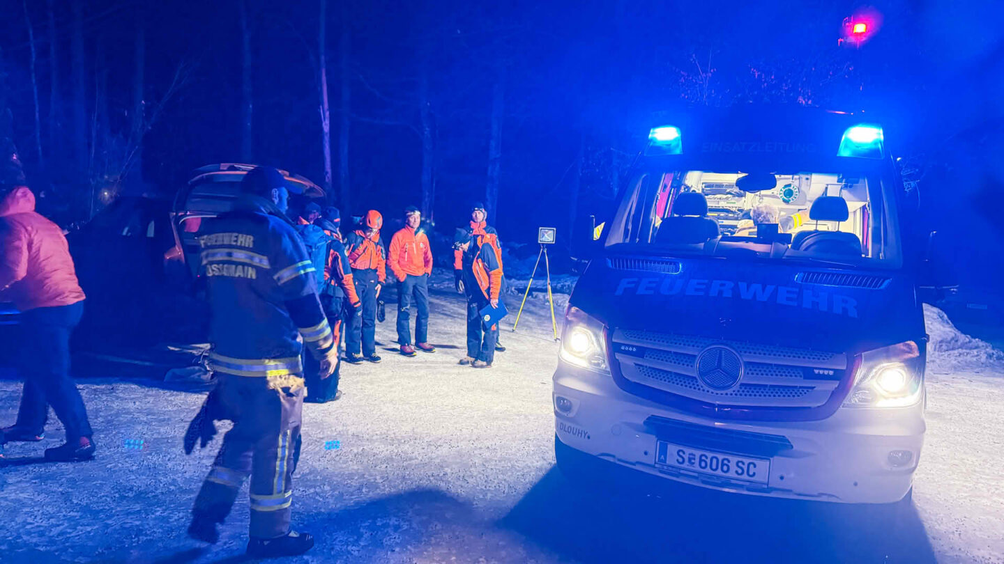Suchaktion mit der Bergrettung und Roten Kreuz in der Gemeinde Grossgmain