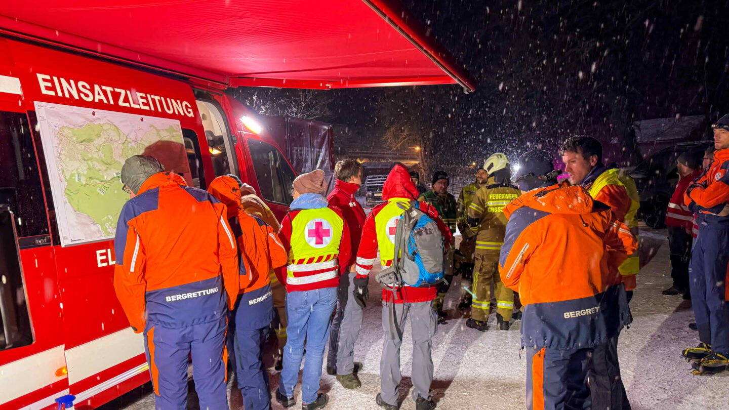 Suchaktion mit der Bergrettung und Roten Kreuz in der Gemeinde Grossgmain