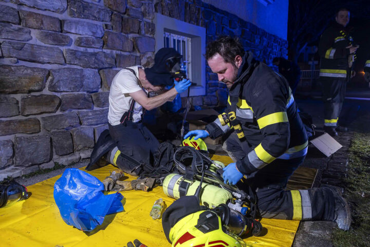 FF Krems: Abendlicher Brandeinsatz fordert mehrere Feuerwachen
