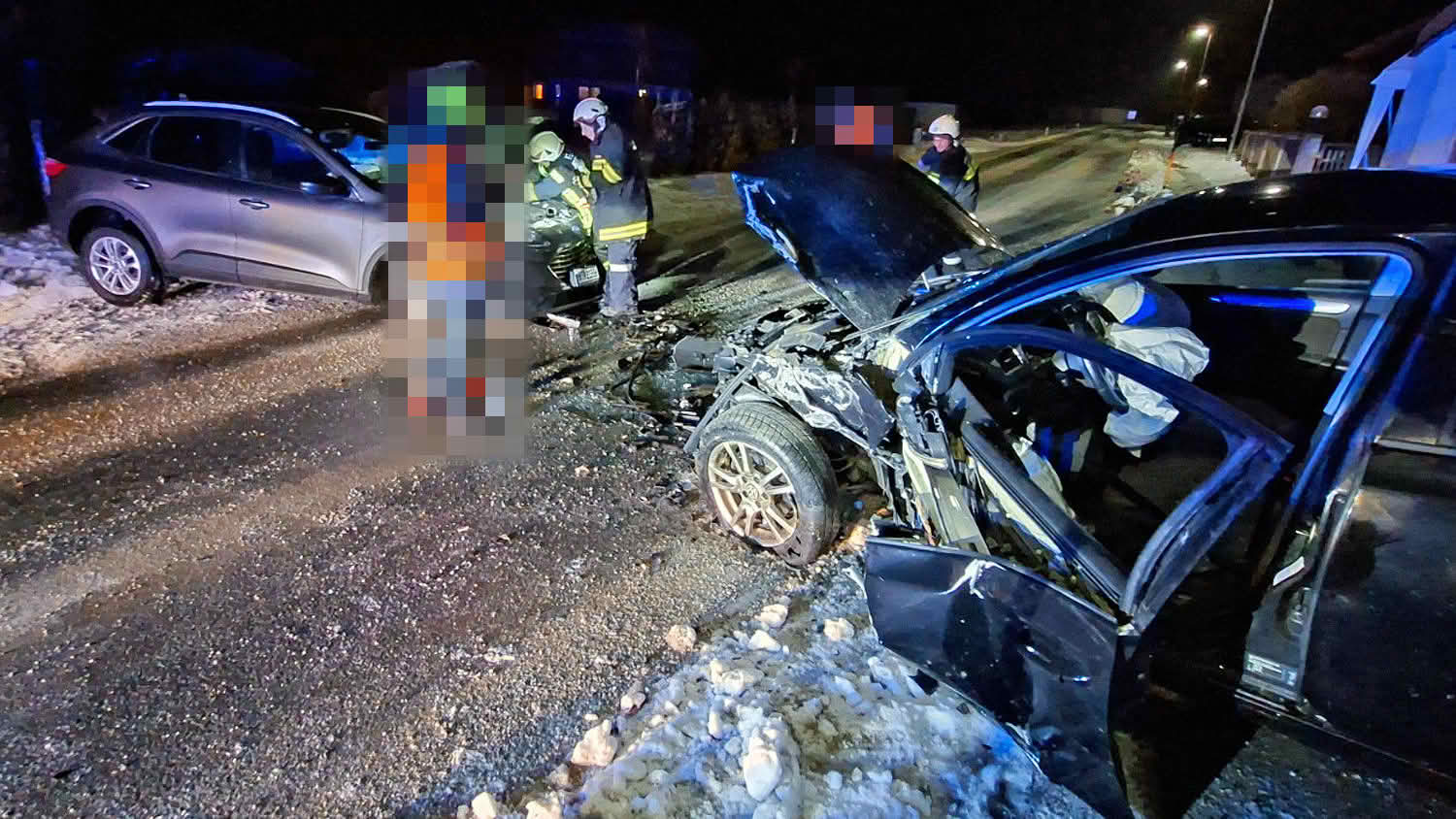 BFK Waidhofen/Thaya: Zwei Verletzte nach Frontalcrash in Niederedlitz