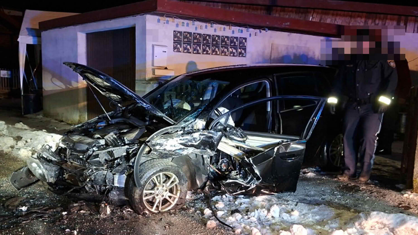 Zwei Verletzte nach Frontalcrash in Niederedlitz