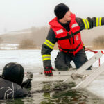 AFK Mondsee: Feuerwehren, Polizei, Feuerwehrtaucher und Drohnen bei Eisrettungsübung