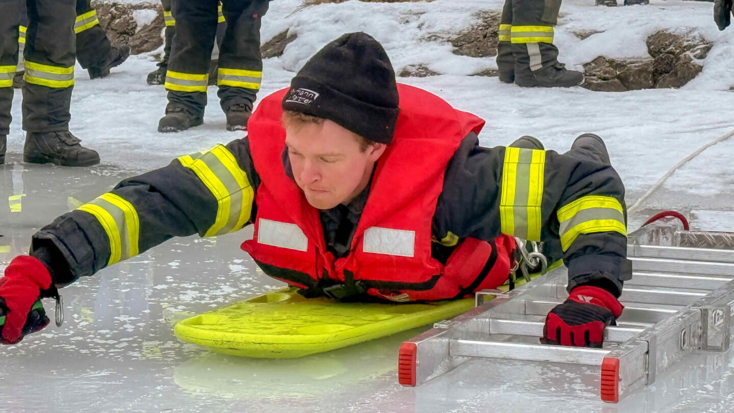 Realistische Eisrettungsübung