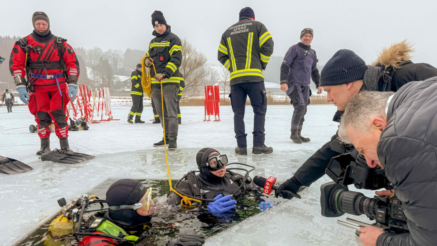 Realistische Eisrettungsübung