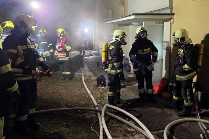 BFKDO Baden: Kellerbrand in Veitsau mit eingeschlossenen Personen