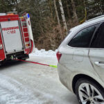 FW Rettenbach: Fahrzeugbergung Rettenbachalmstraße