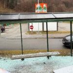 FF Kapfenberg-Diemlach: Transporter gegen Bushaltestelle