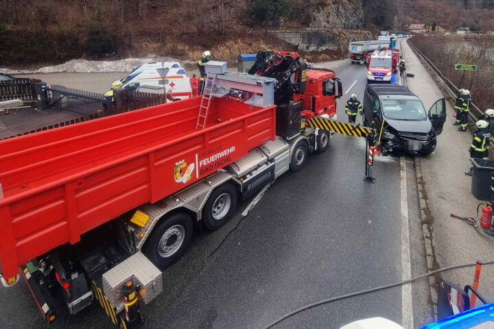 FF Bad Ischl: B145 Mitterweißenbach – Verkehrsunfall