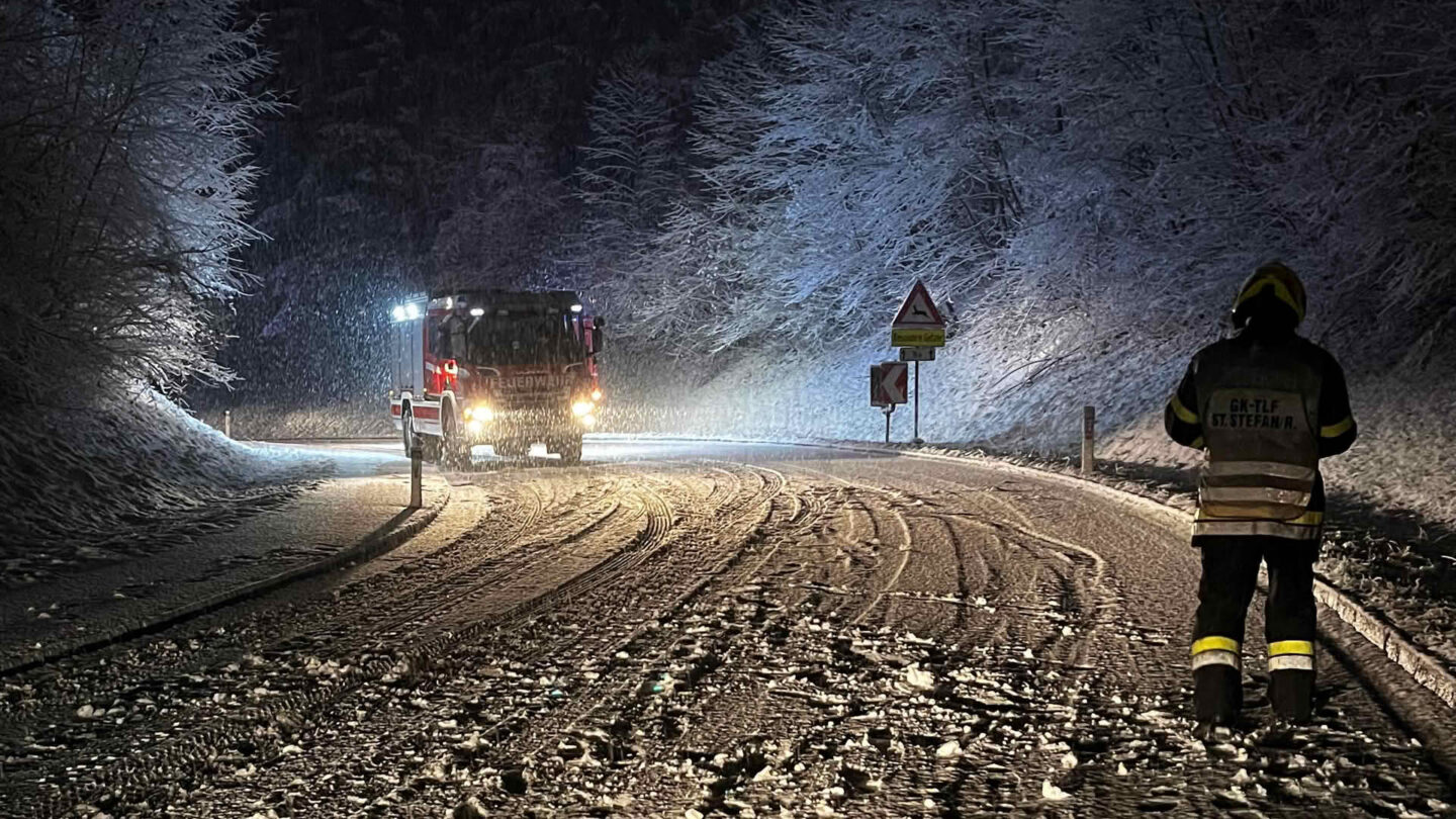 Einsatzserie durch starken Schneefall und Schneebruch
