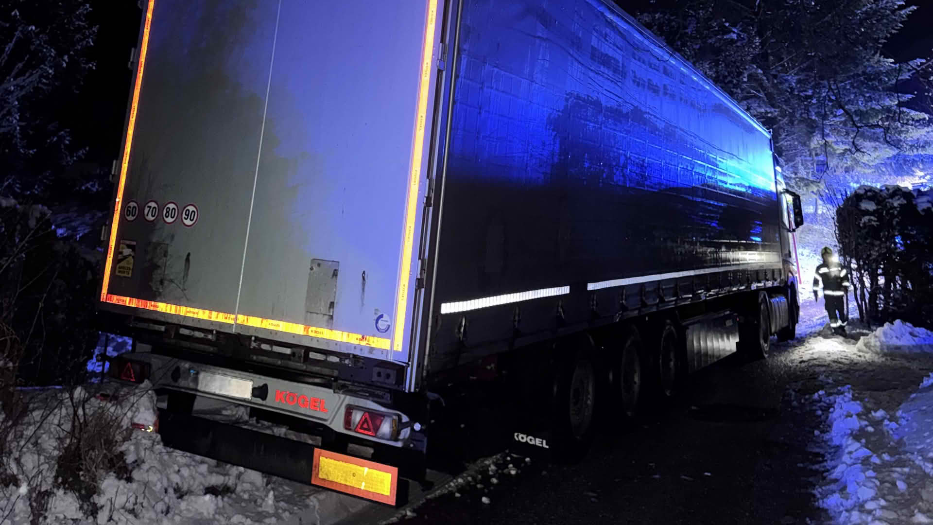 FF Bad Ischl: Blindes „Navivertrauen“ führt zu langwieriger LKW Bergung