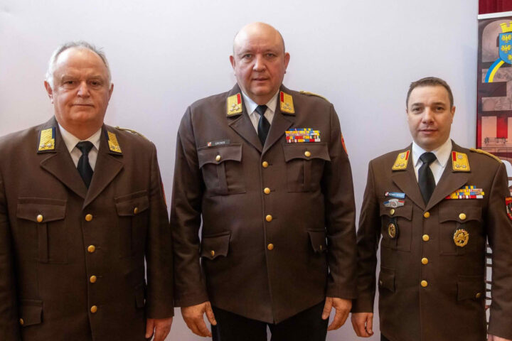 BFKDO Wiener Neustadt: Bezirksfeuerwehrkommando und Abschnittsfeuerwehrkommanden wiedergewählt