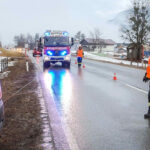 FF Bad Goisern: Eingesunkenen Kleinbus geborgen