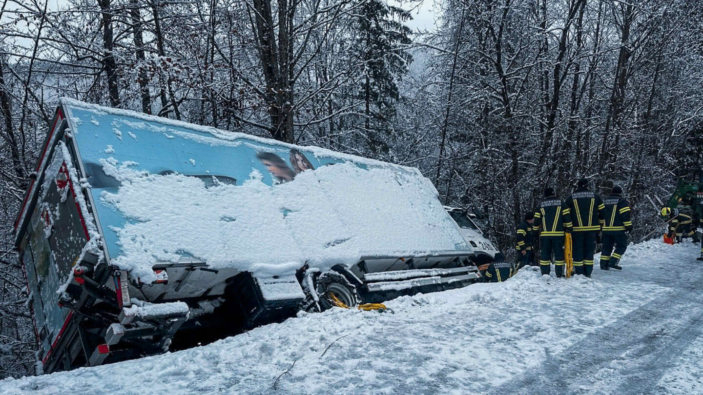 Millimeterarbeit bei LKW-Bergung
