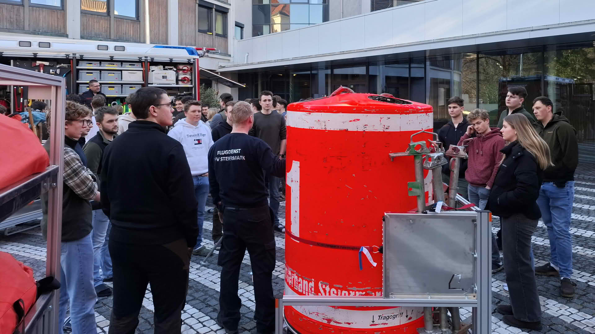 FF Kapfenberg-Diemlach: Zusammenarbeit zwischen Forstfachkräften, Behörden und der Feuerwehr bei Vegetationsbränden