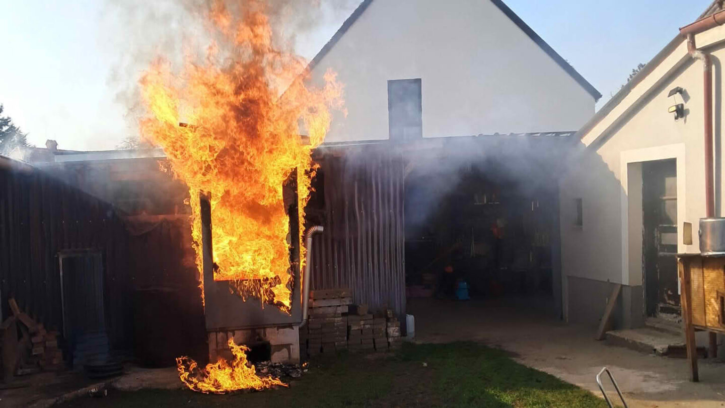 Gartenhüttenbrand im Ortsgebiet