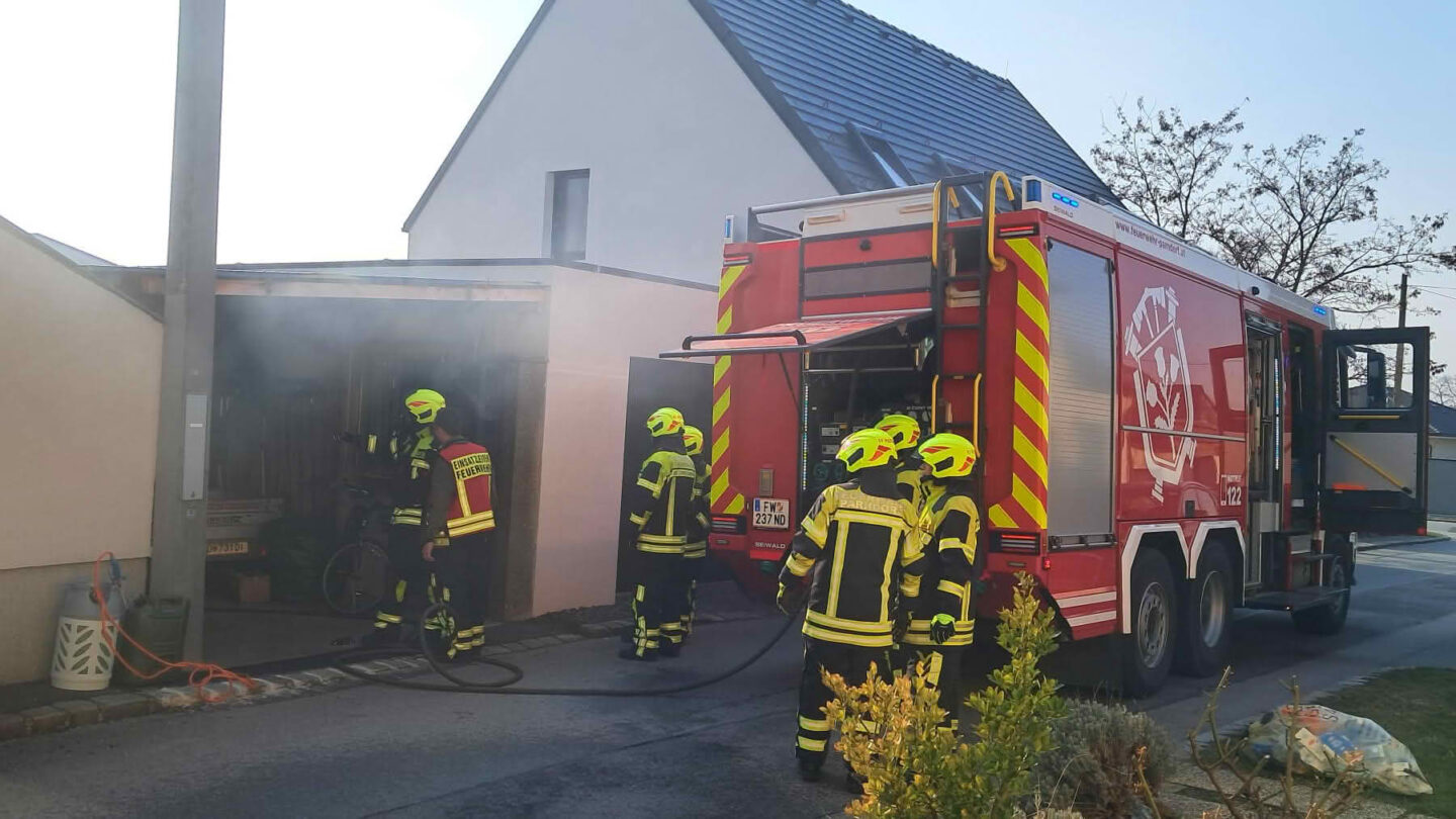 Gartenhüttenbrand im Ortsgebiet