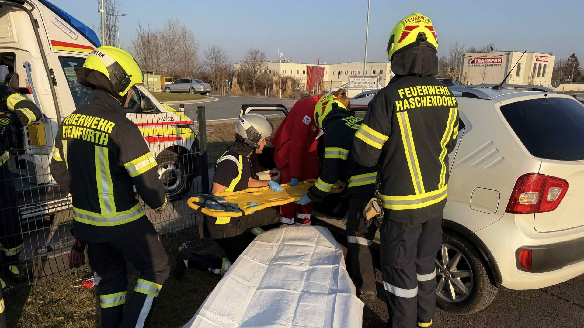 FF Ebenfurth: Personenrettung nach Verkehrsunfall