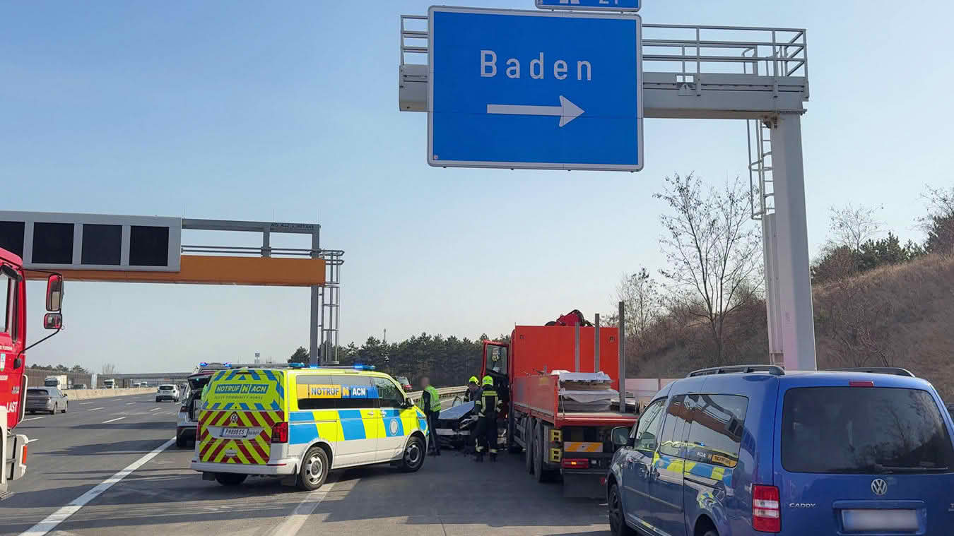 Senior verunfallt bei der Ausfahrt Baden auf der A2
