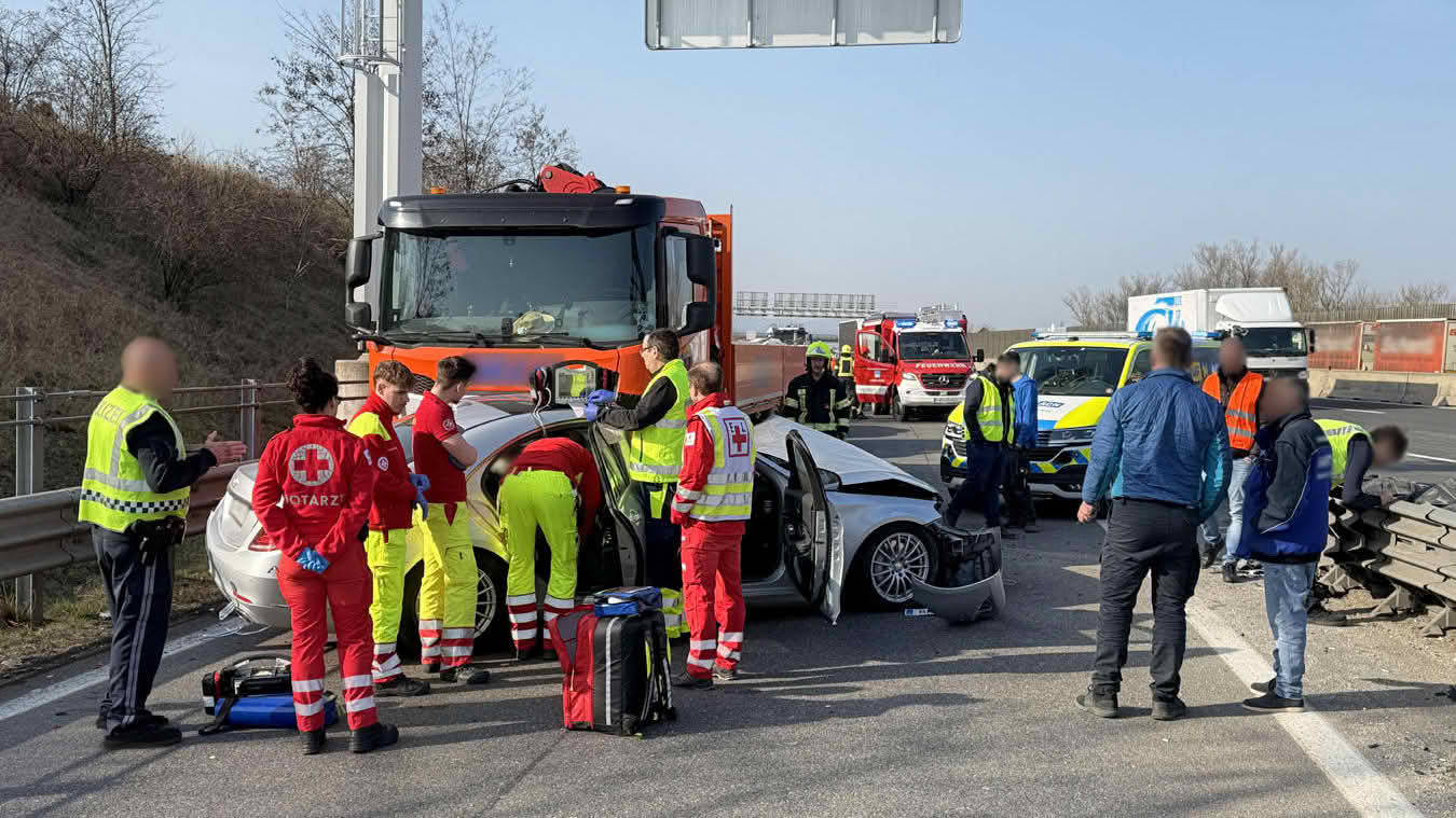 BFKDO Baden: Senior verunfallt bei der Ausfahrt Baden auf der A2