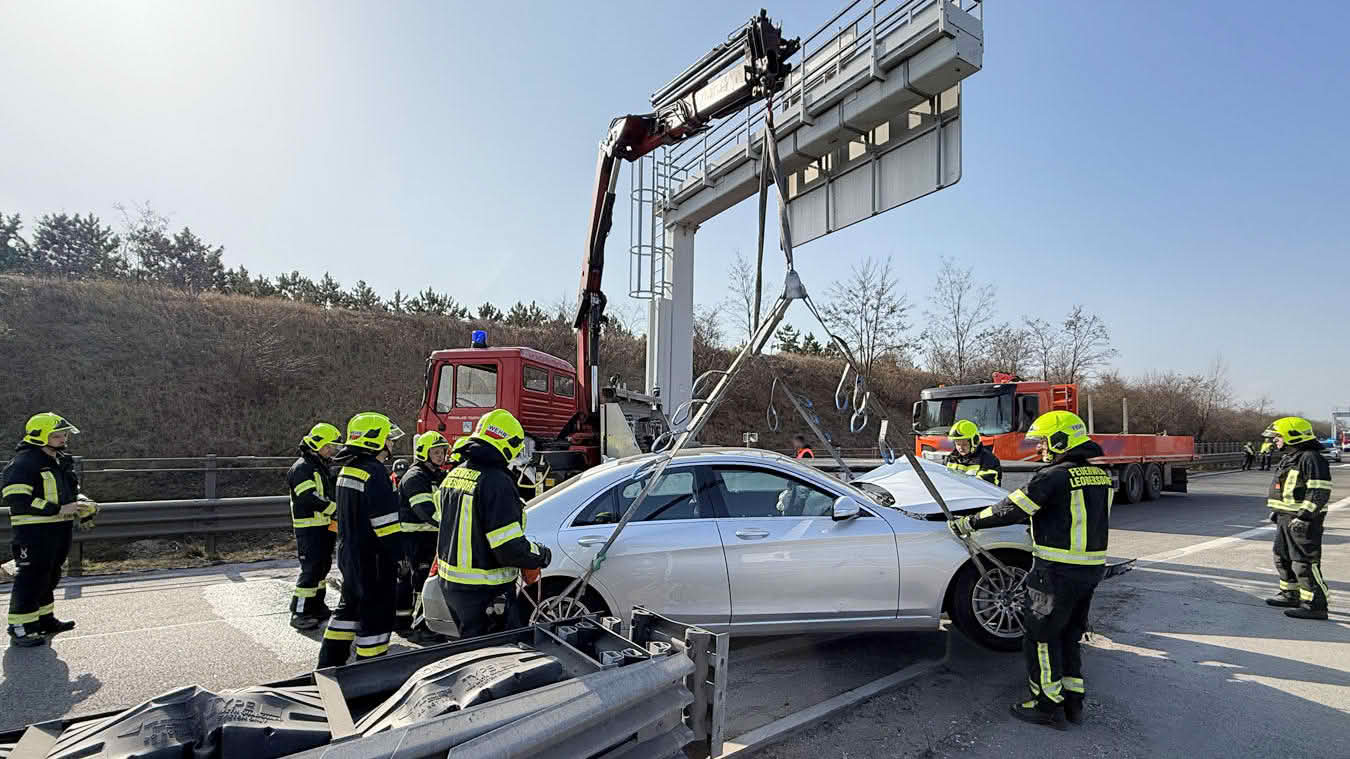 Senior verunfallt bei der Ausfahrt Baden auf der A2