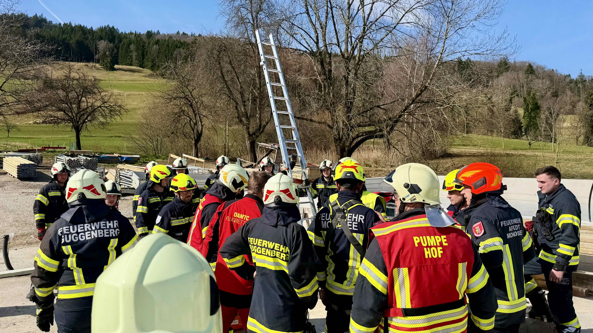 AFK Mondsee: Personenrettung aus in Bau befindlicher G�llegrube