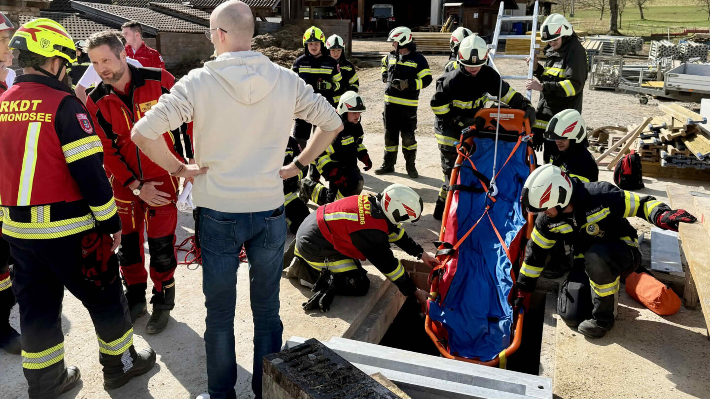Personenrettung aus in Bau befindlicher Güllegrube
