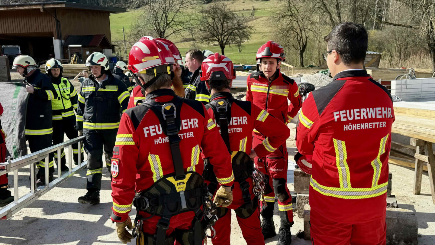 Personenrettung aus in Bau befindlicher Güllegrube