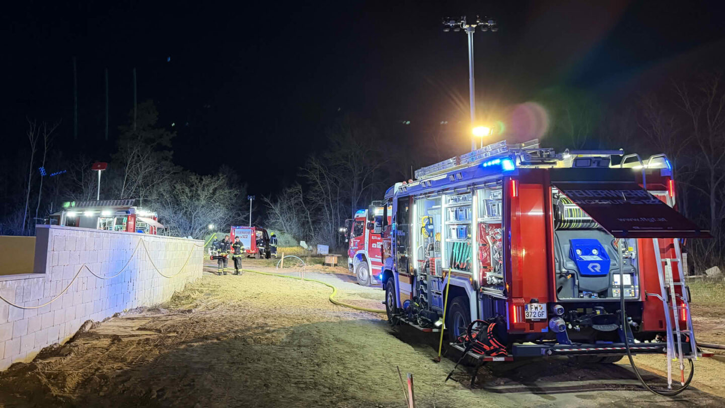 Ausgedehnter Waldbrand - FF Strasshof an der Nordbahn