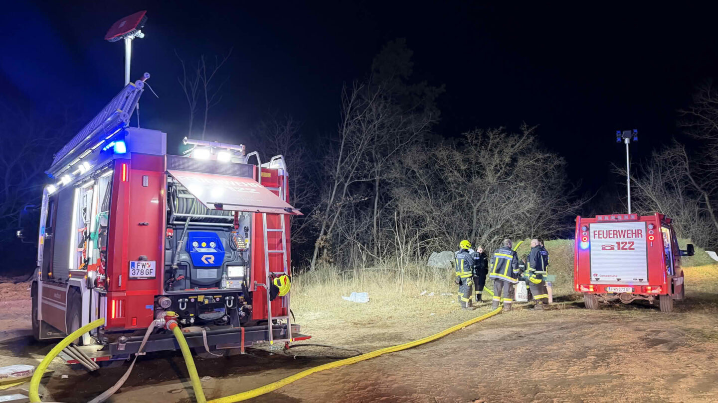 Ausgedehnter Waldbrand - FF Strasshof an der Nordbahn