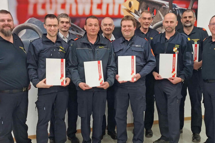 BFK Waidhofen/Thaya: Ernennungen und Ehrungen für Sachbearbeiter
