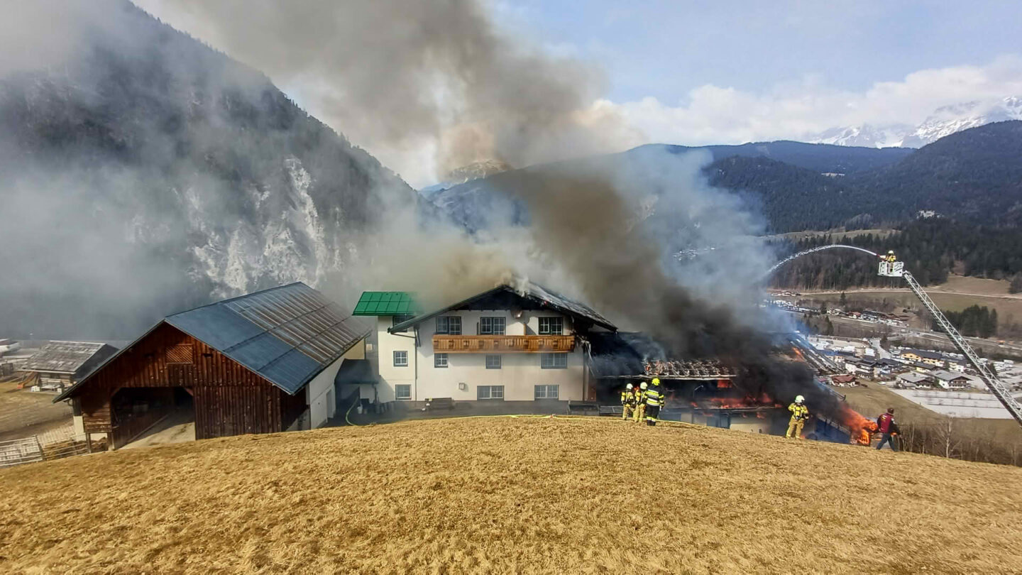 8 Feuerwehren bei Gebäudebrand in Schladming