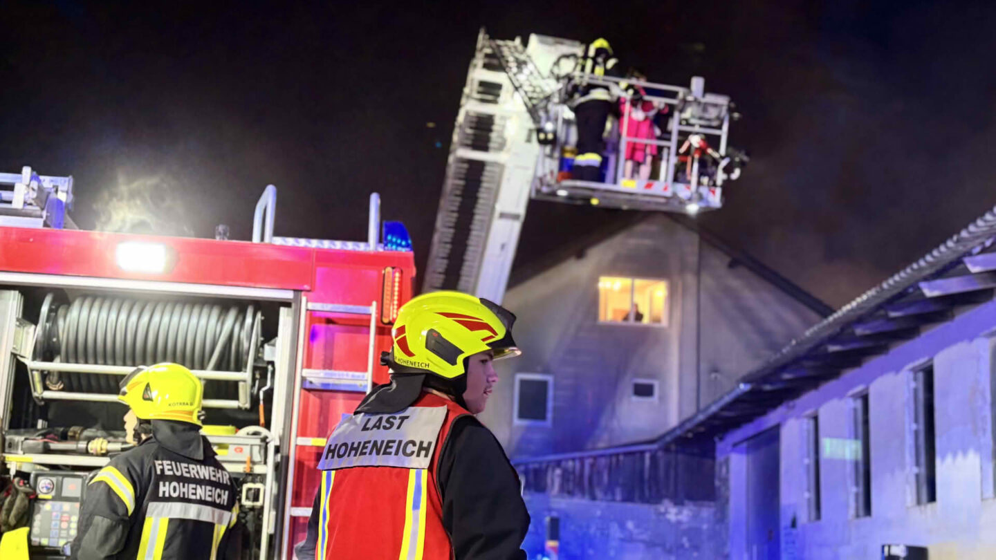 Wohnhausbrand in Mehrparteienhaus