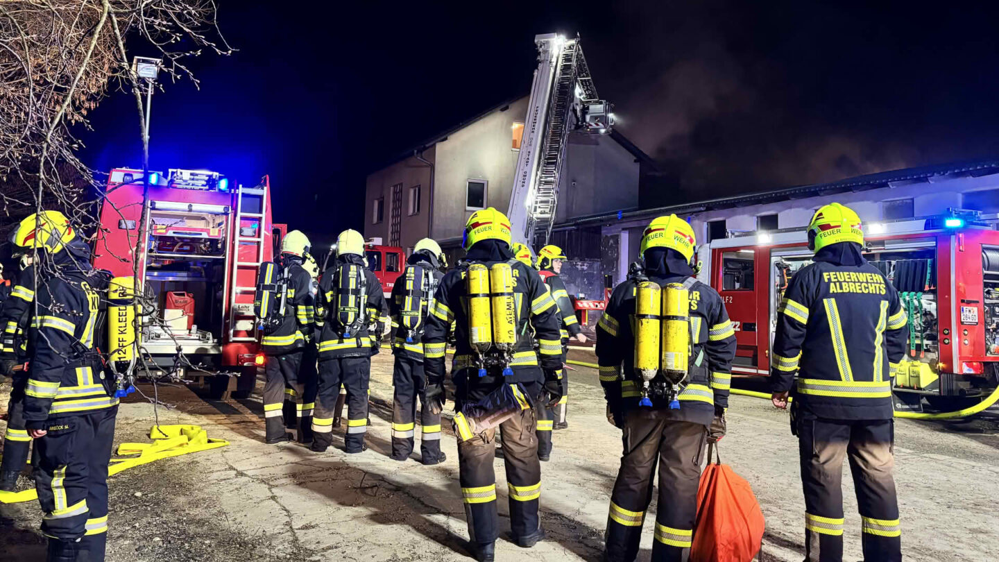 Wohnhausbrand in Mehrparteienhaus