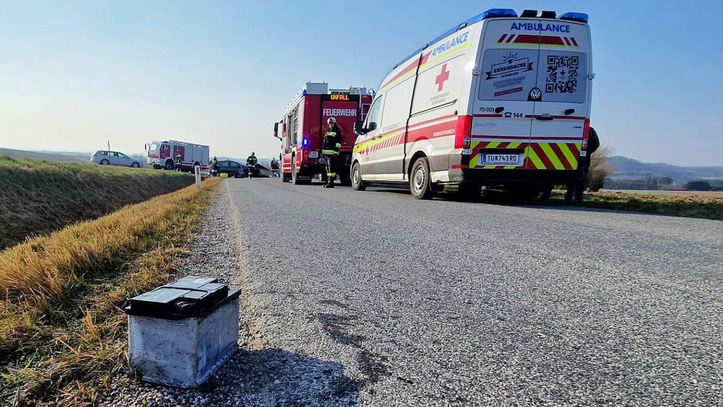 Zwei Verletzte nach Unfall und Überschlag