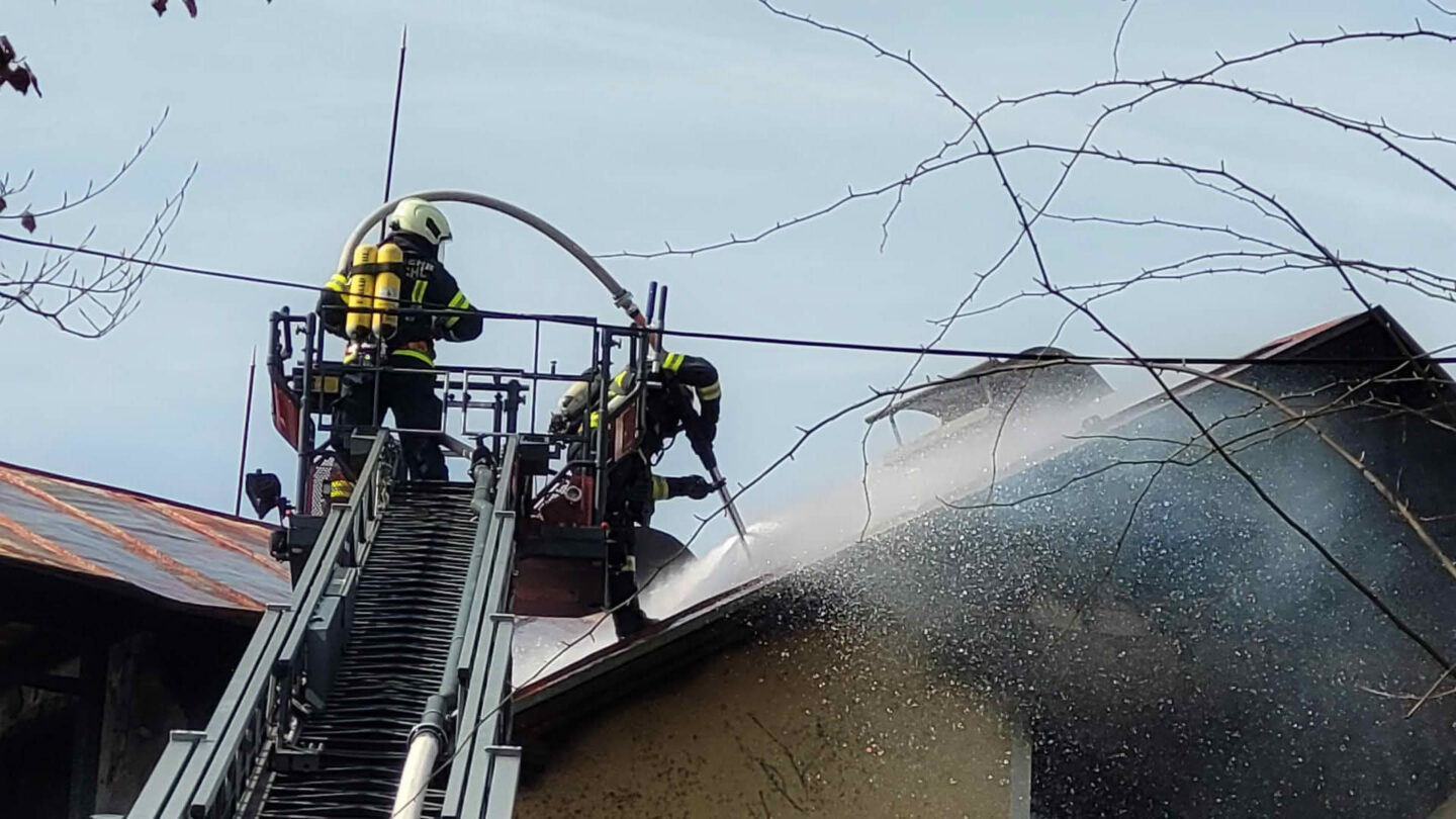 Massiver Dachstuhlbrand