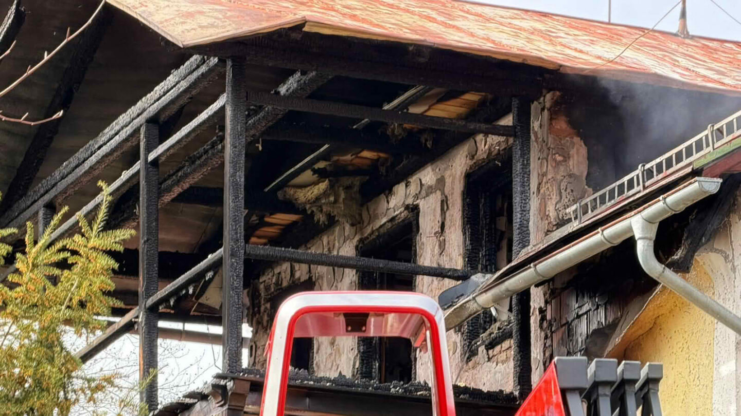 Massiver Dachstuhlbrand