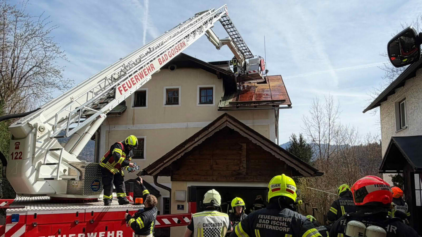 Massiver Dachstuhlbrand