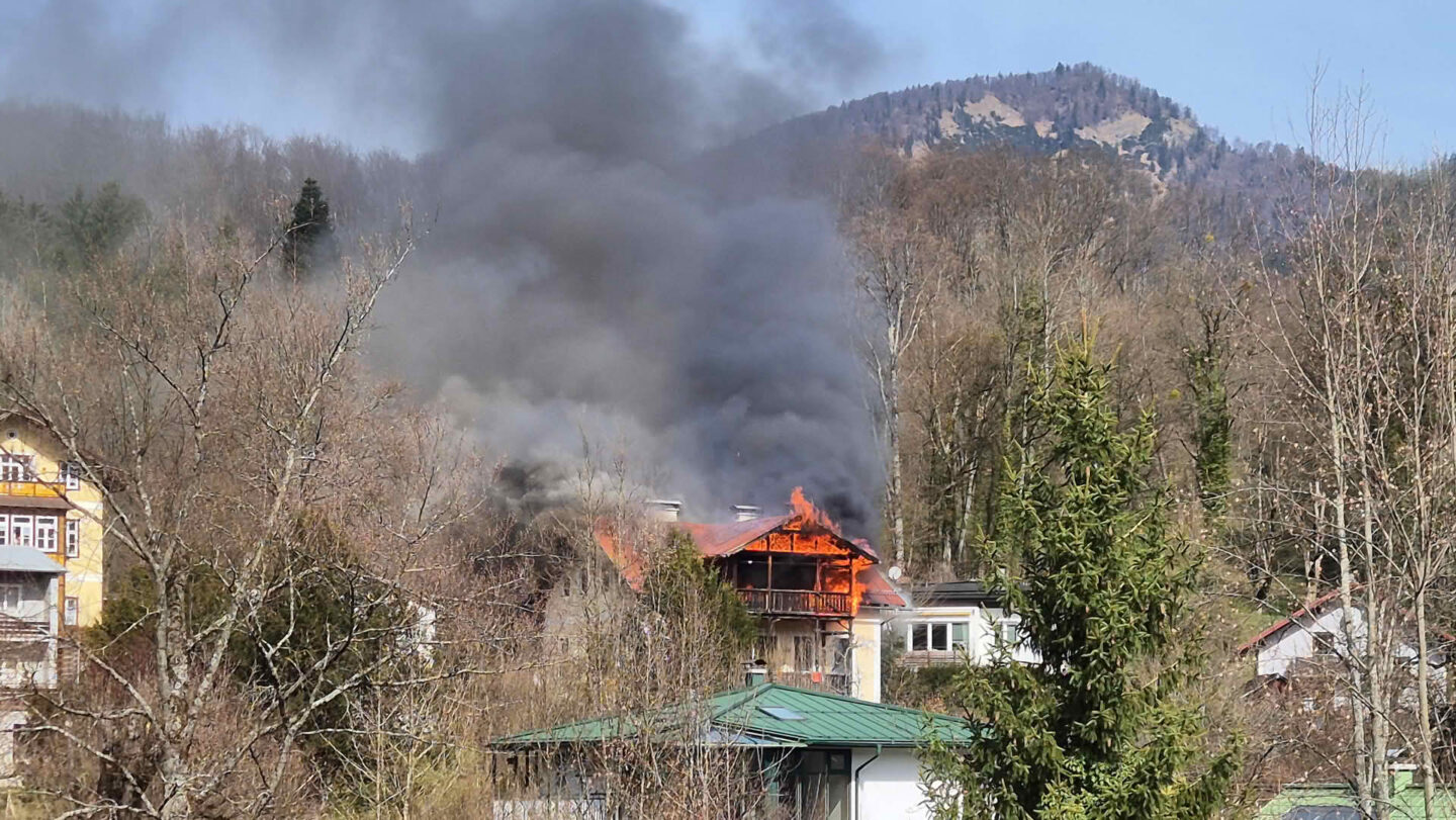 Massiver Dachstuhlbrand