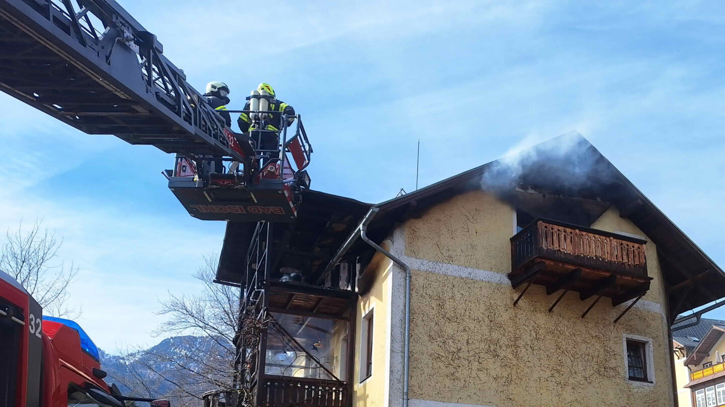 Massiver Dachstuhlbrand
