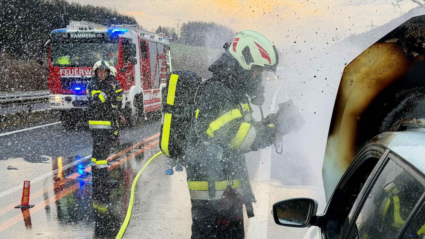 Fahrzeugbrand Pkw auf der A9 bei Mautern